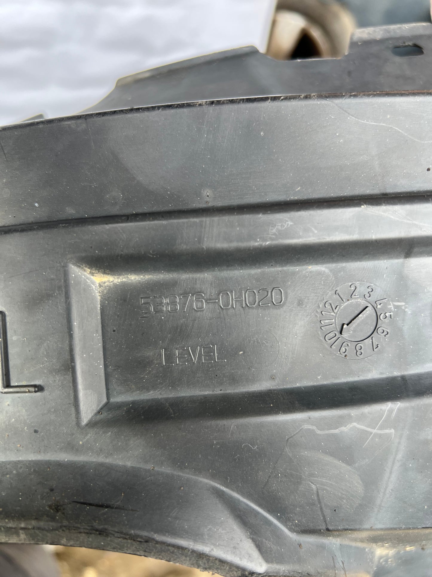 Pare boue avant gauche Peugeot 107