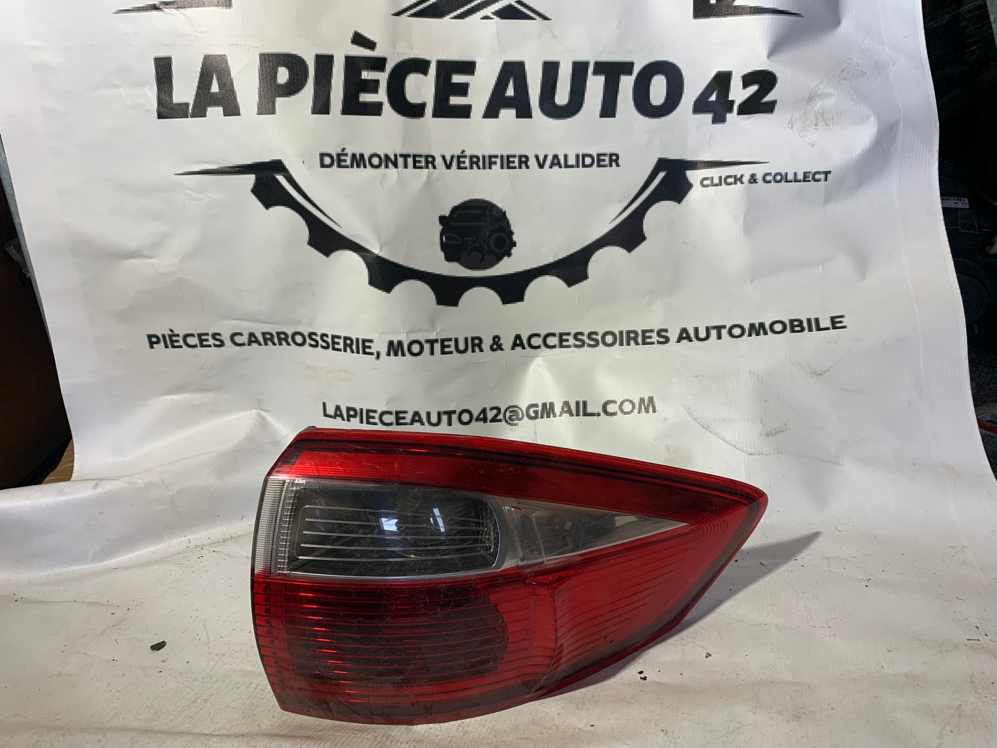 Feu arrière droit extérieur Ford CMX 2