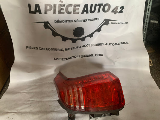 Feu arrière droit Peugeot 5008 1