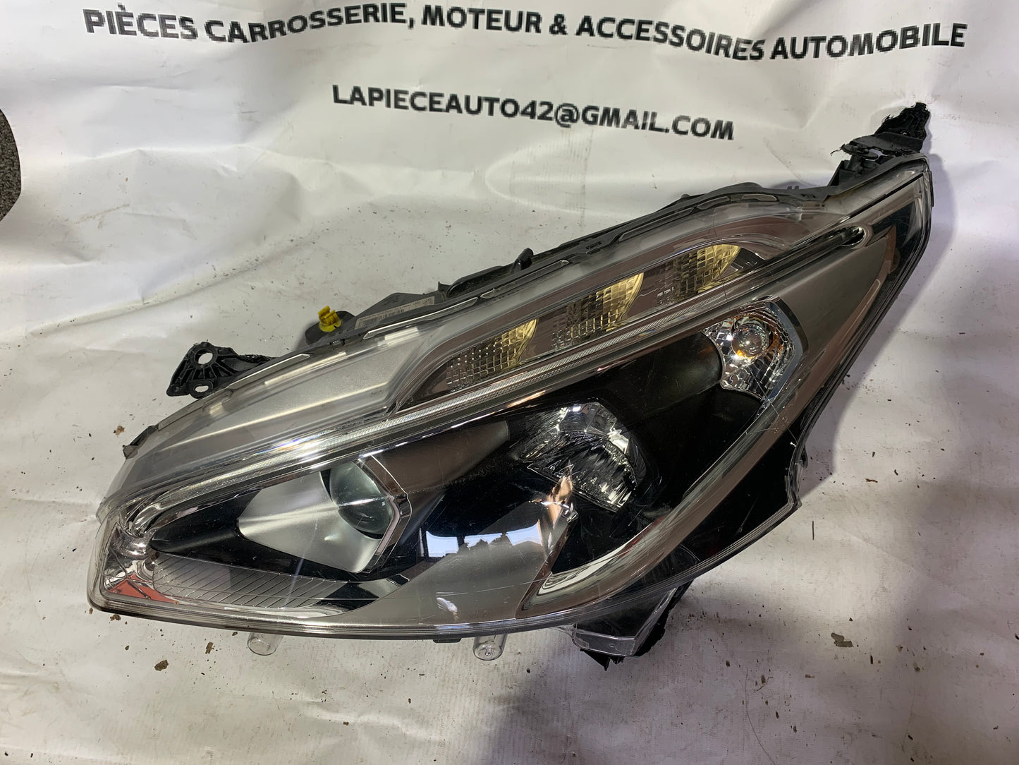 Phare avant gauche Peugeot 208 1 phase 2