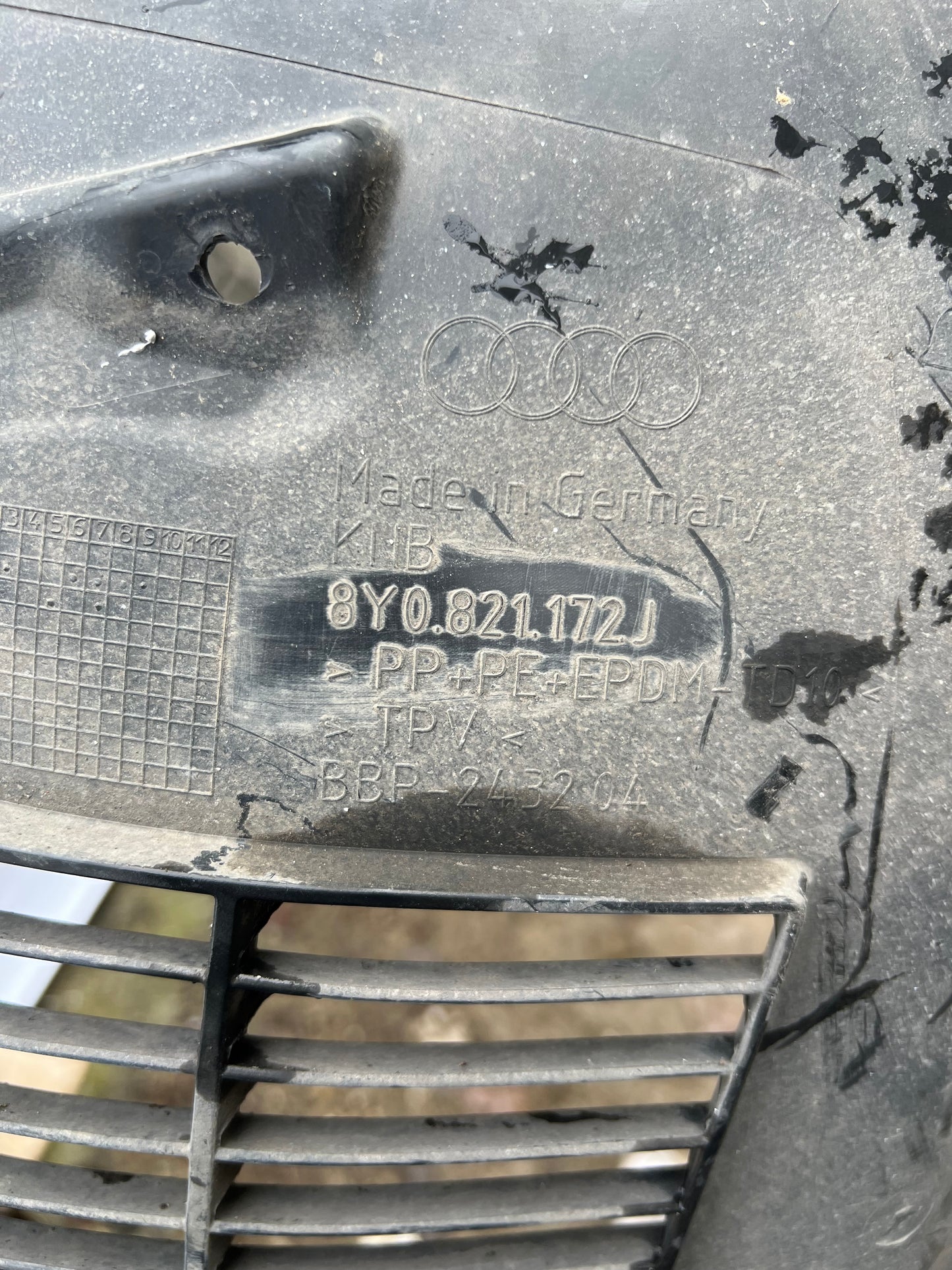 Pare boue avant droit Audi a3 8y