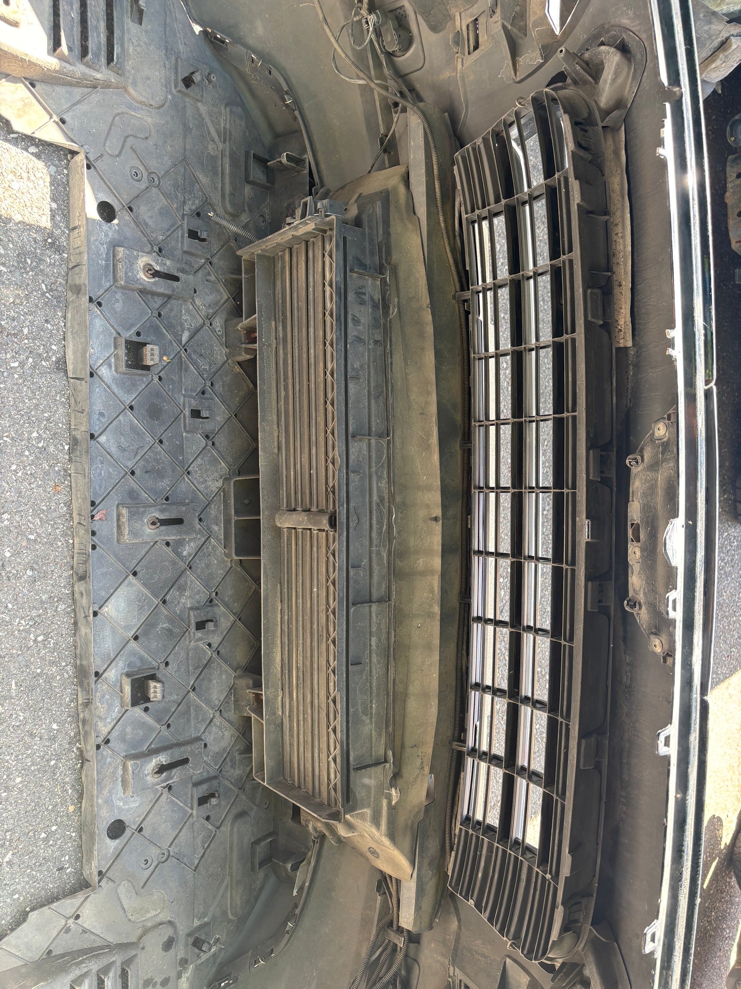 Pare choc avant Peugeot 3008 1 avec Radar + emplacement phare Xénon