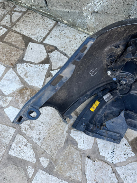 Pare choc AV noir Renault Clio 3 185