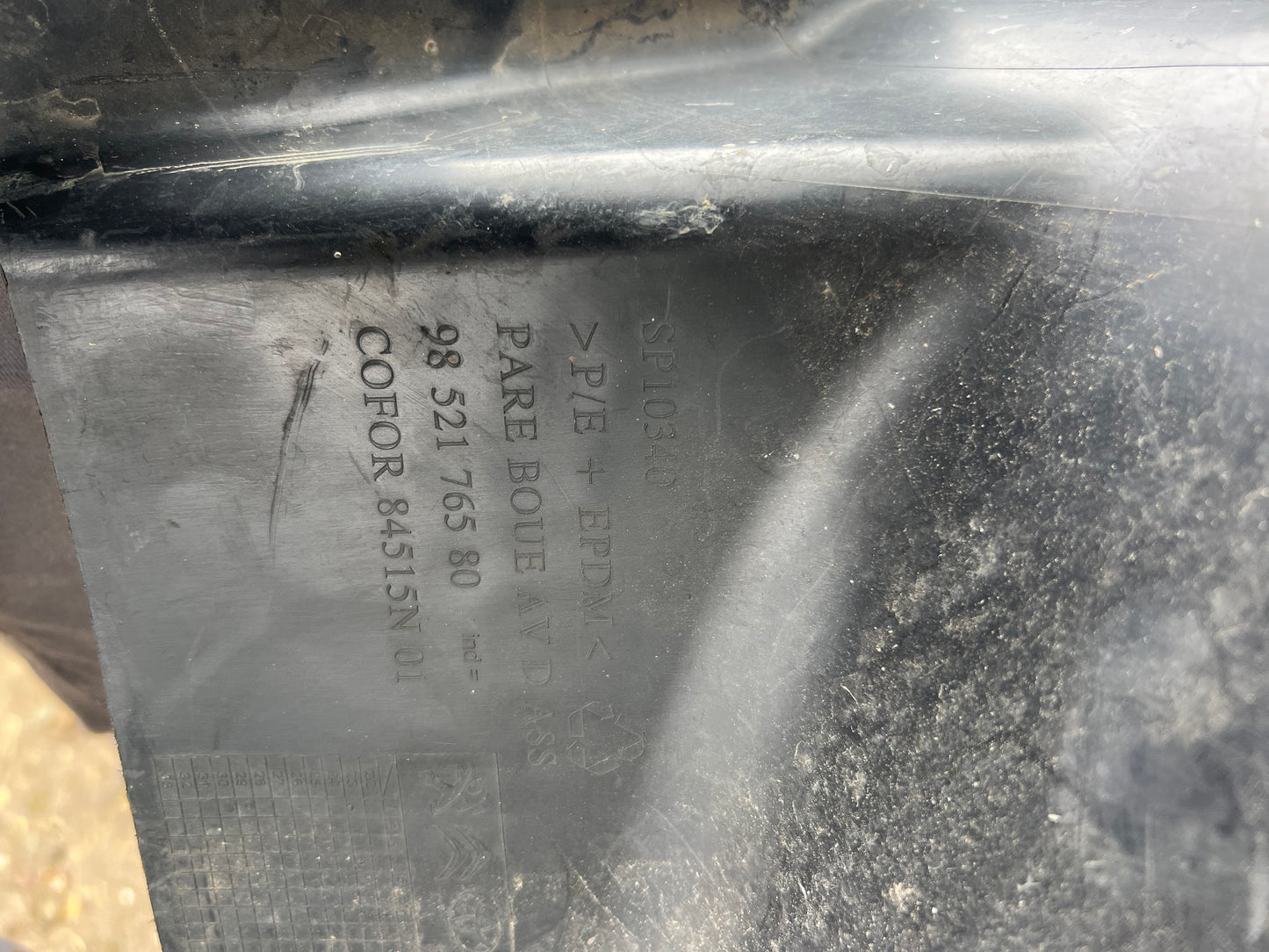 Pare boue avant droit Peugeot expert 3