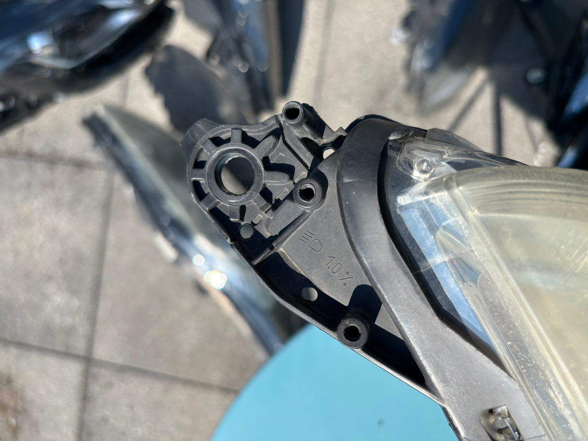Phare avant gauche Peugeot 3008 1 phase 1