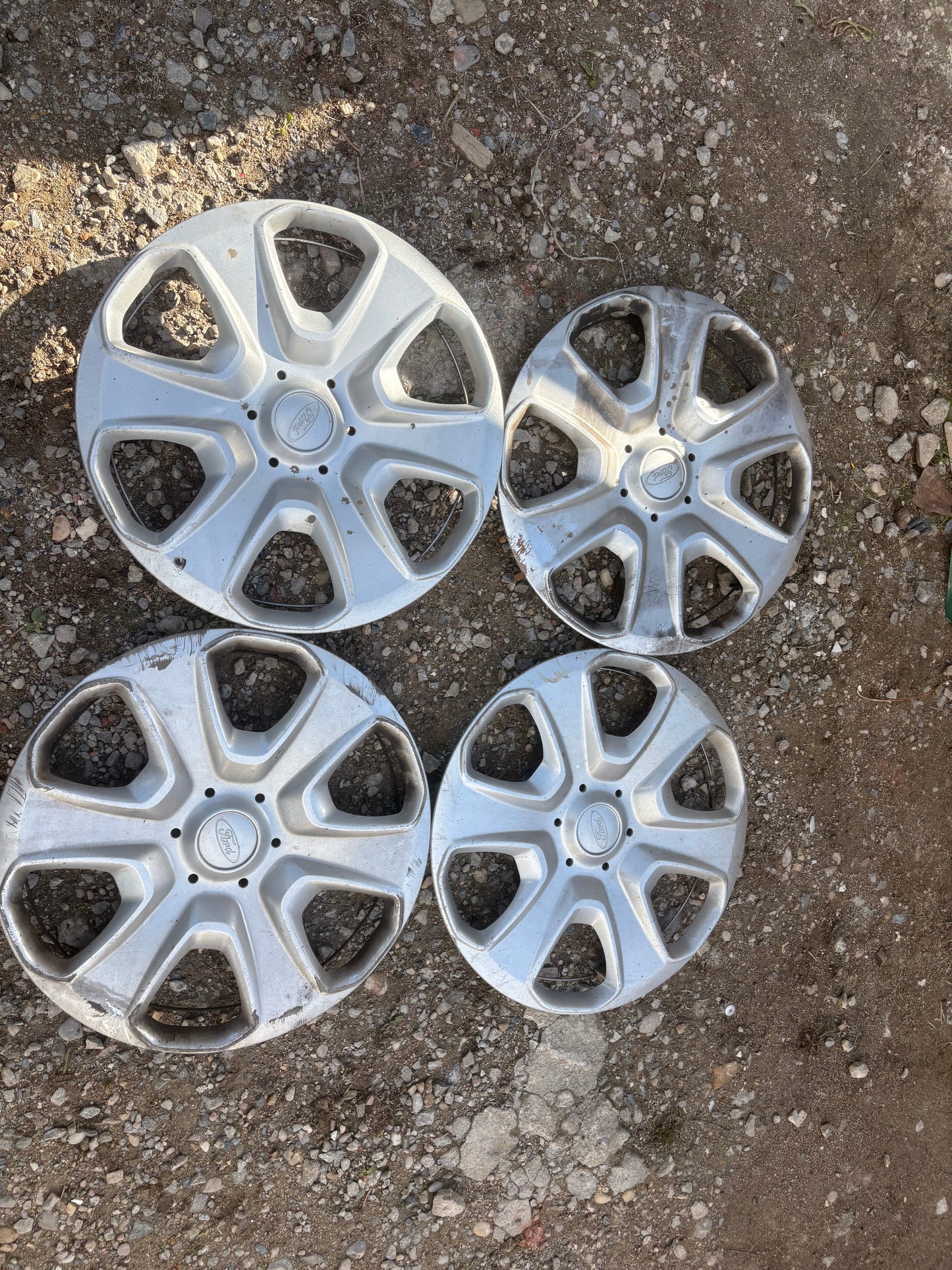 Enjoliveur 15 pouce Ford tourneo Connect lot de 4