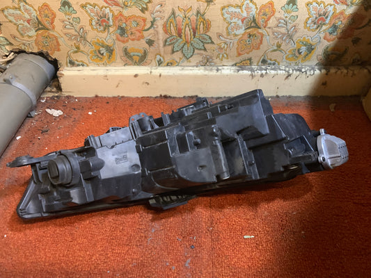 Phare avant gauche Audi a4 rs4 b9 matrix led (fond noir)