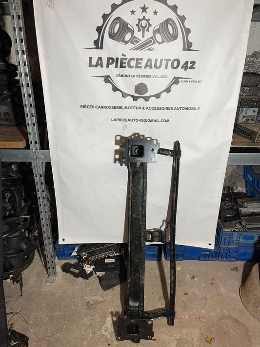 Traverse avant Audi Q2 (81A)