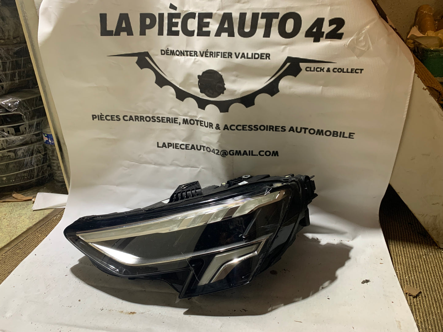 Phare avant gauche Audi A3 (8Y)