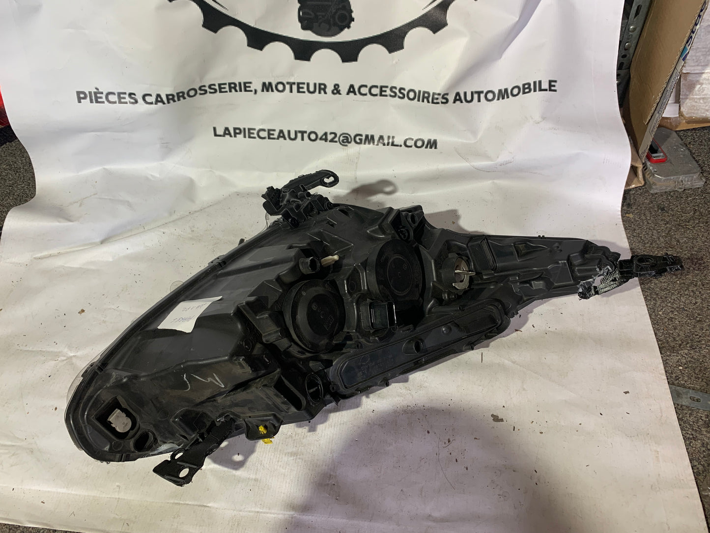 Phare avant gauche Peugeot 208 1 phase 2