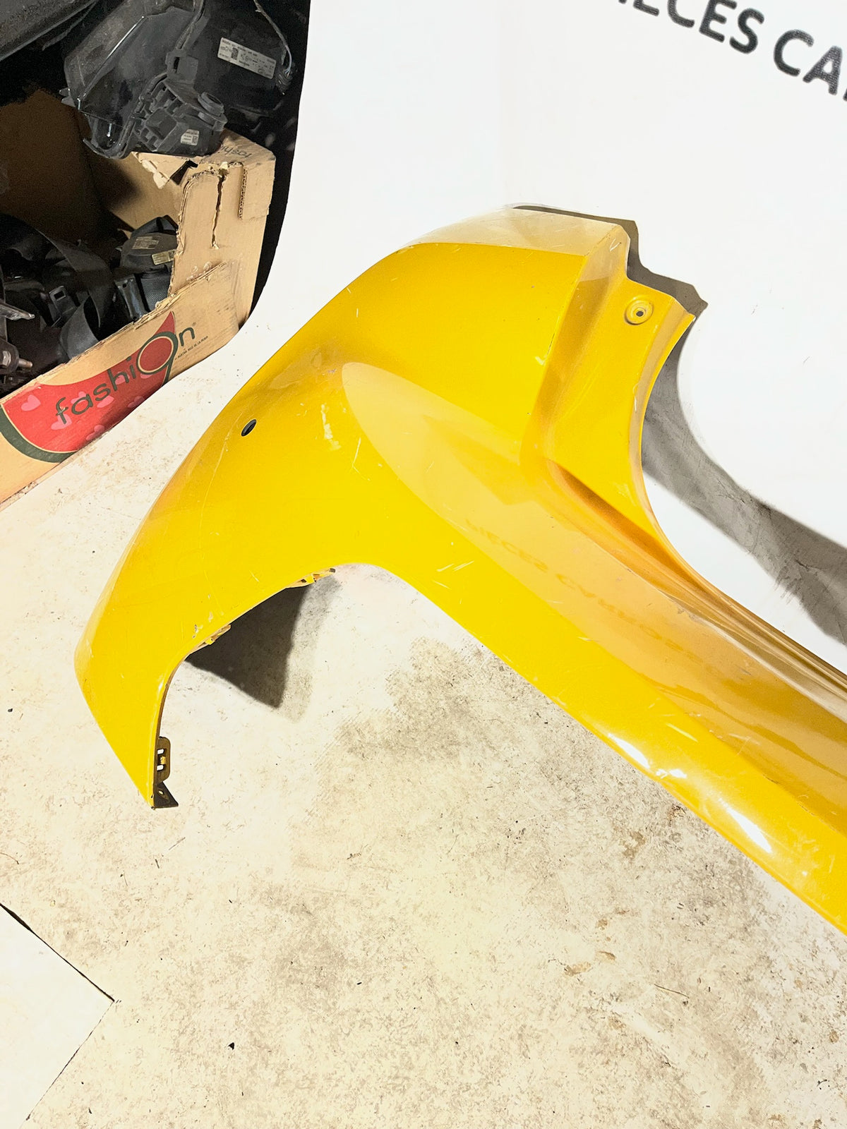 Pare choc arrière Peugeot 208 2 Jaune + emplacement Radar