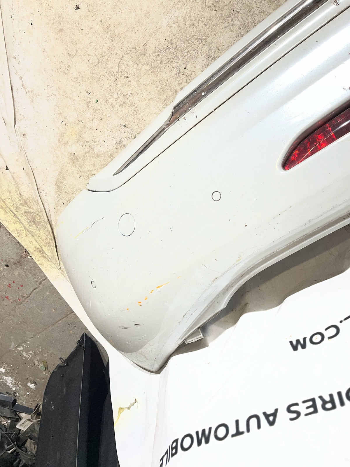 Pare choc arrière Peugeot 208 XY 1 blanc + Radar