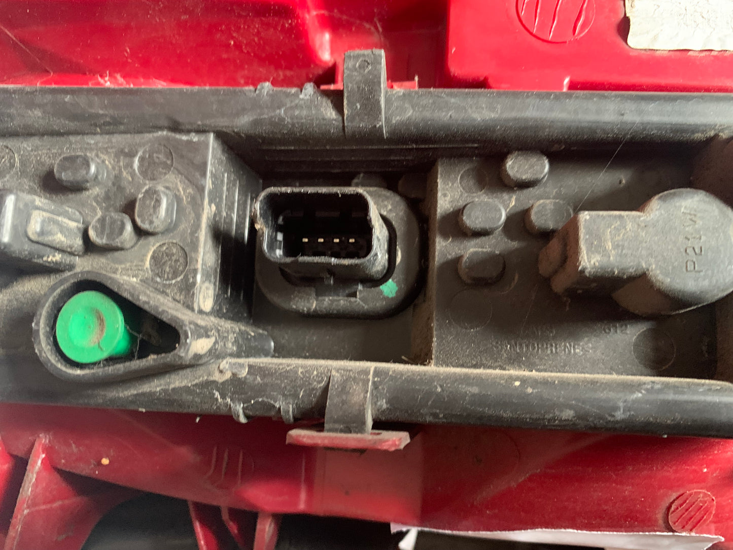 Feu arrière gauche Peugeot 5008 1