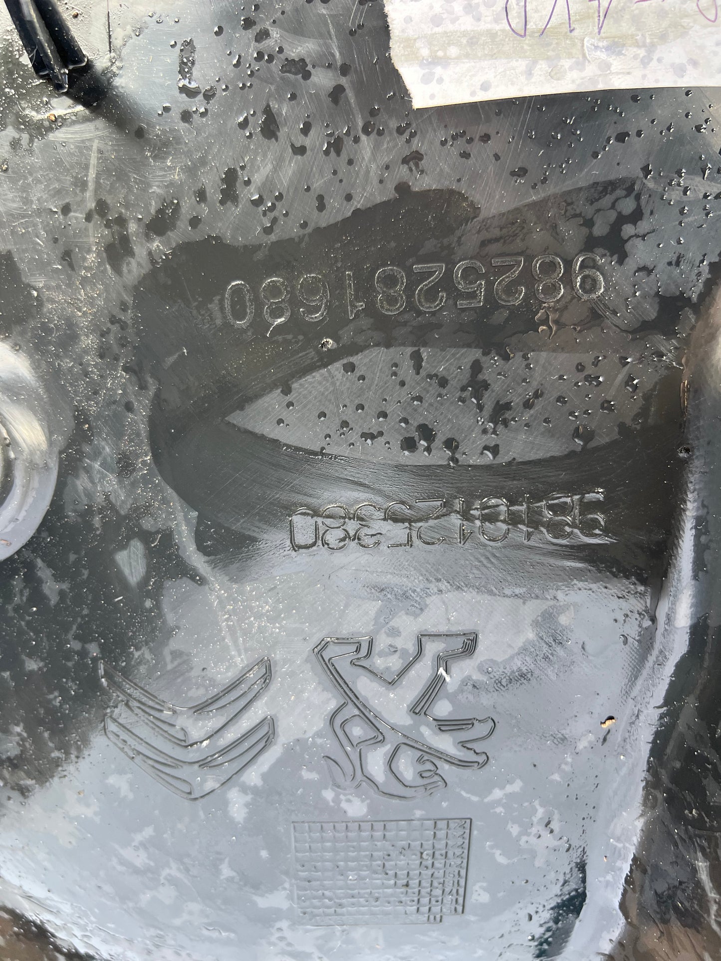 Pare boue avant droit Peugeot 3008 2
