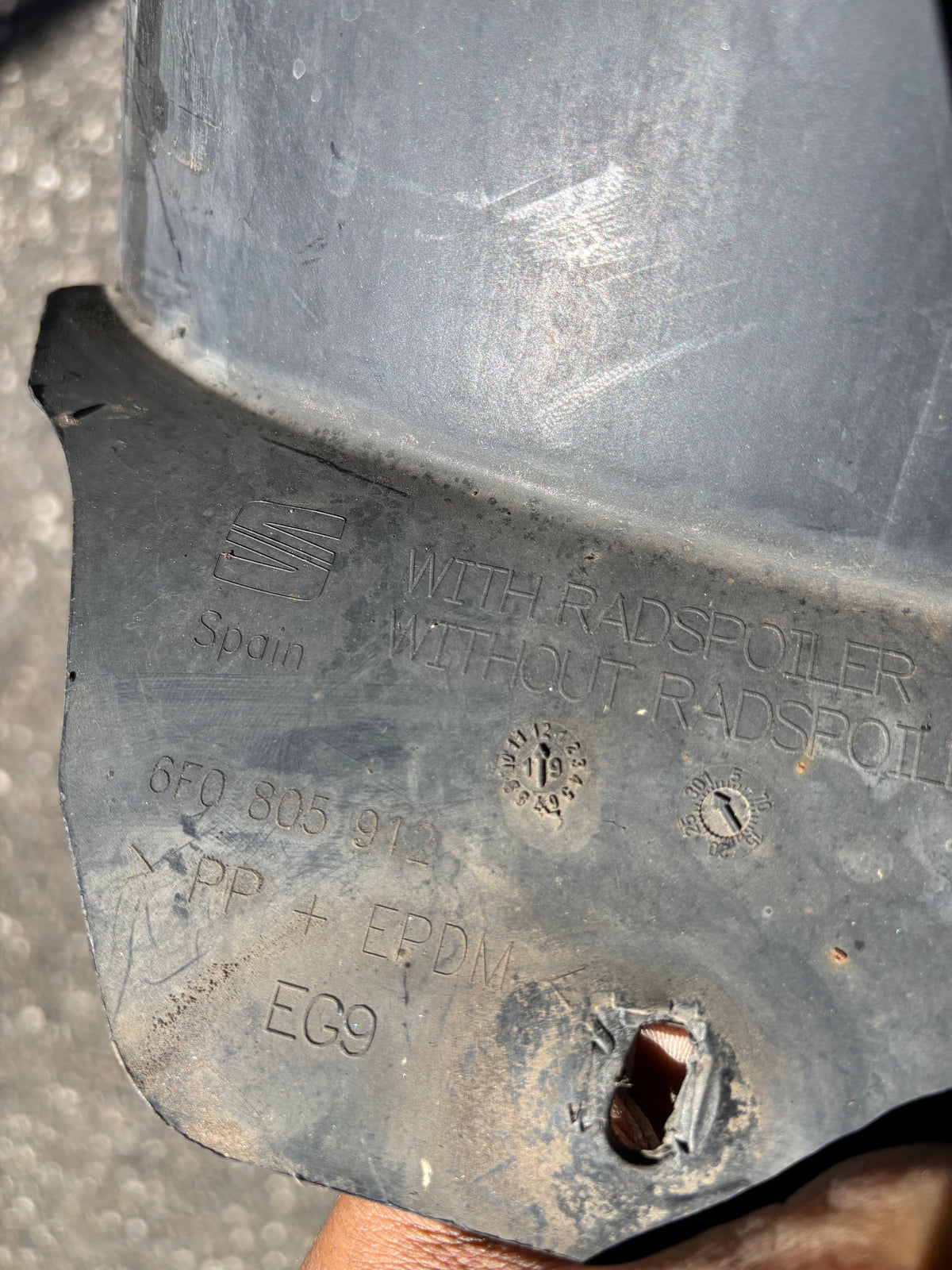 Pare boue avant droit Seat Ibiza 5