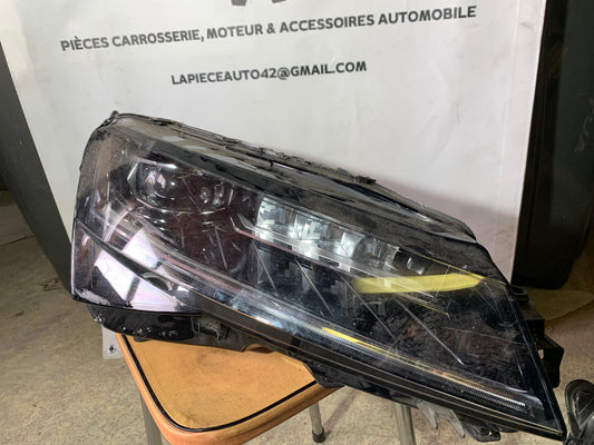 Phare avant droit Skoda Superb B8