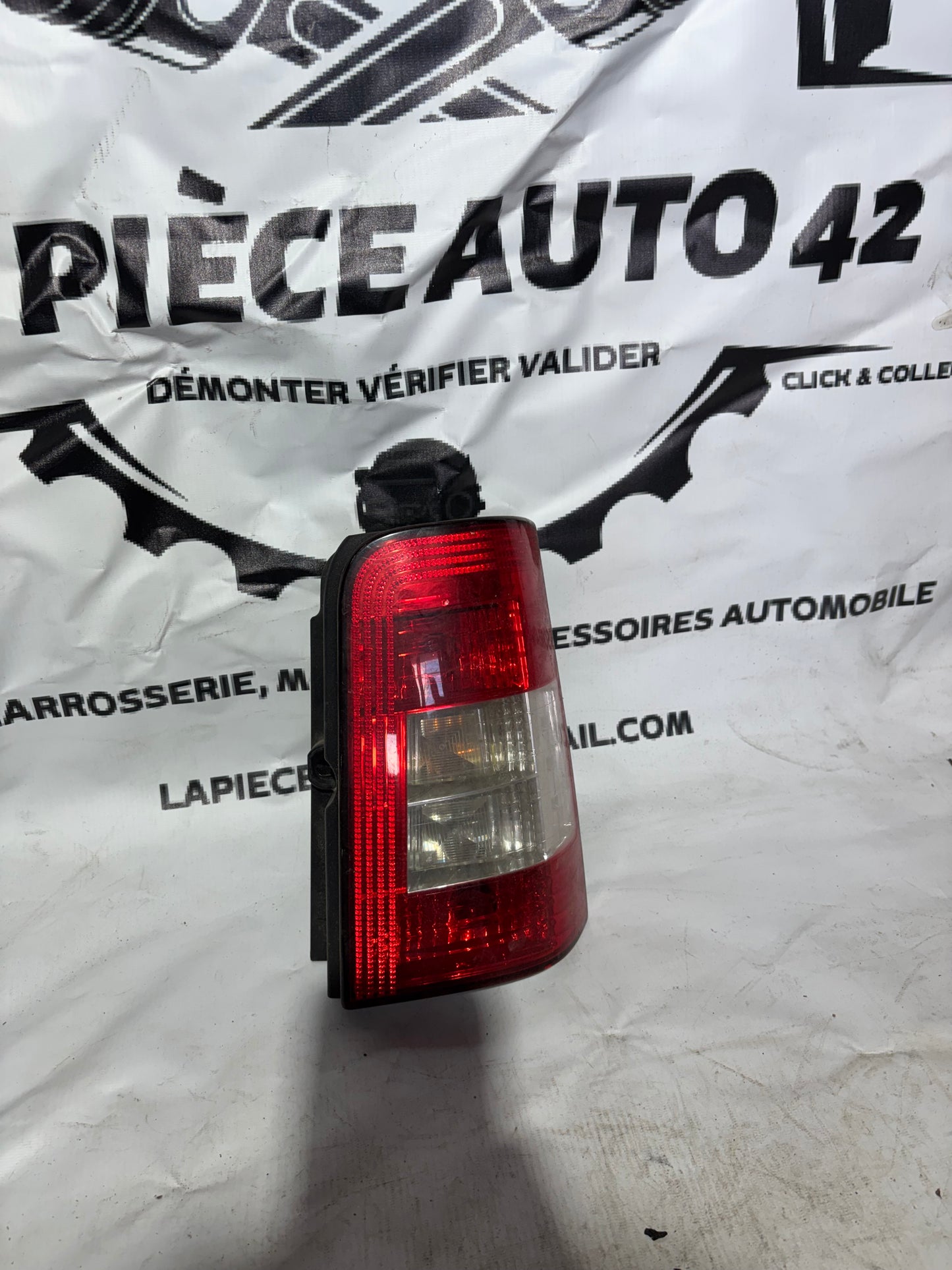 Feux arrière droit Peugeot Partner 2007