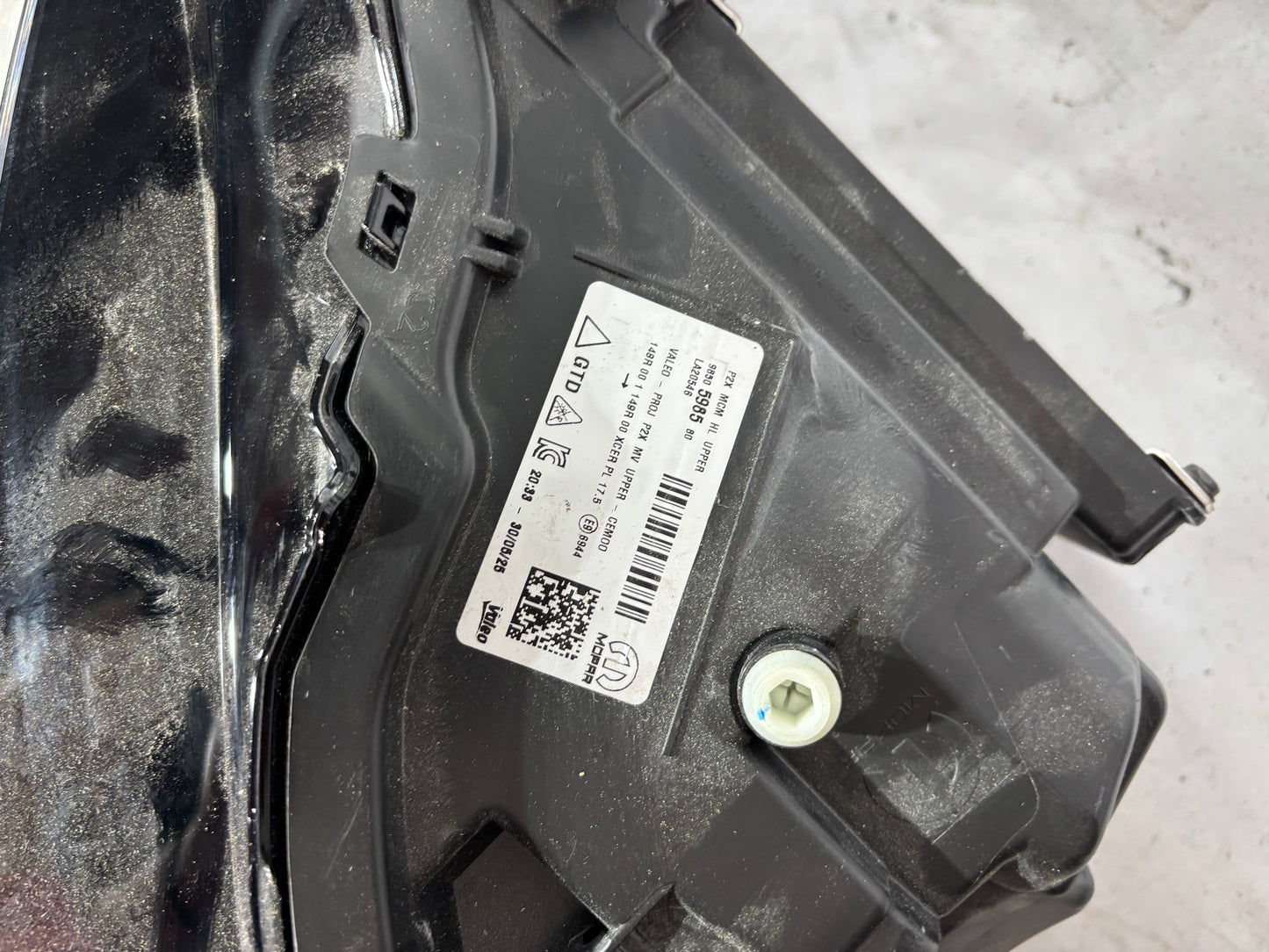 Phare avant gauche Peugeot 208 2 Full Led (Kit de réparation)