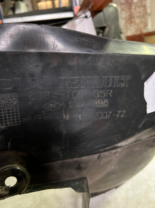 Pare boue avant gauche Dacia Duster