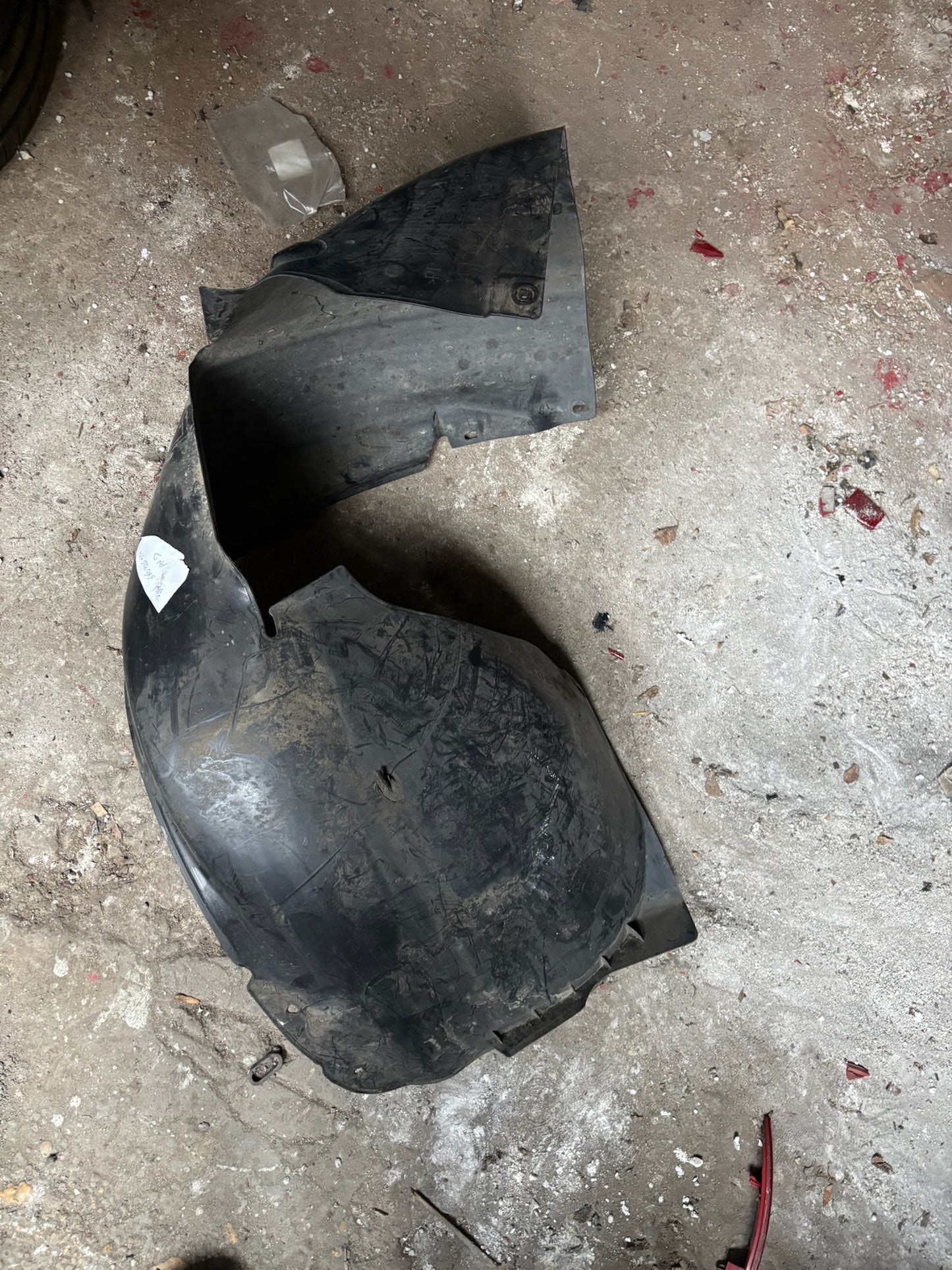 Pare boue avant gauche golf 6 (5Ko)