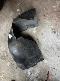 Pare boue avant gauche golf 6 (5Ko)