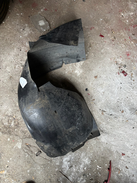 Pare boue avant gauche golf 6 (5Ko)