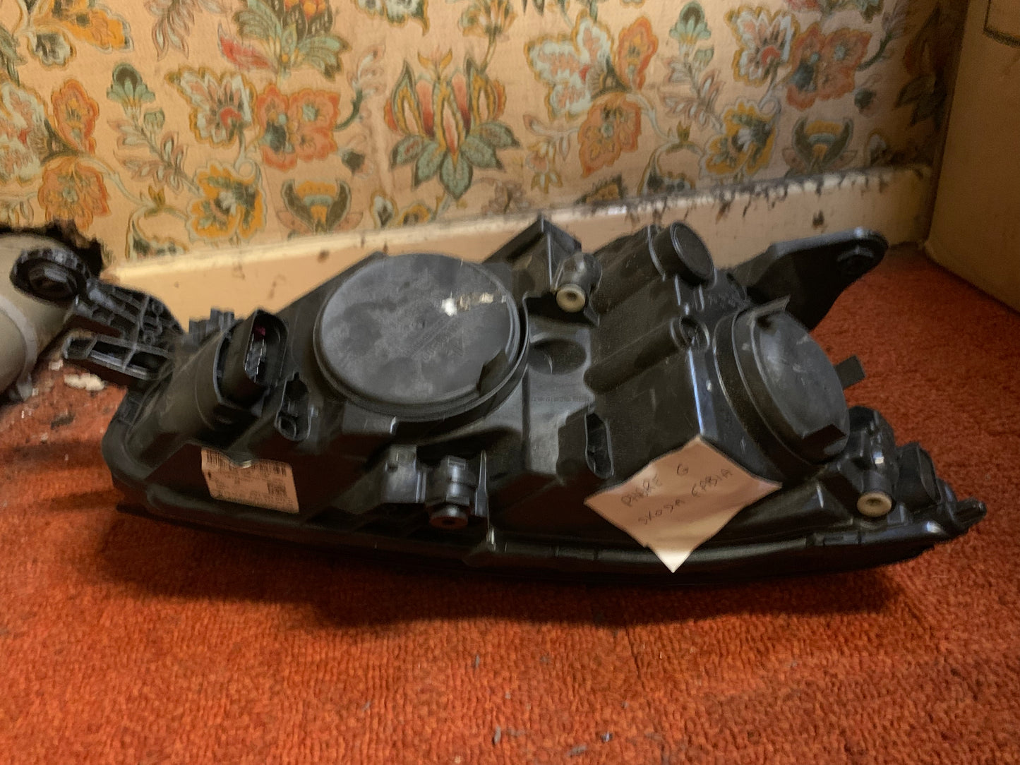 Phare avant gauche Skoda Fabia