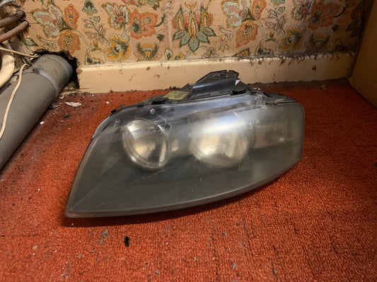 Phare avant gauche Audi A3 8p phase 1