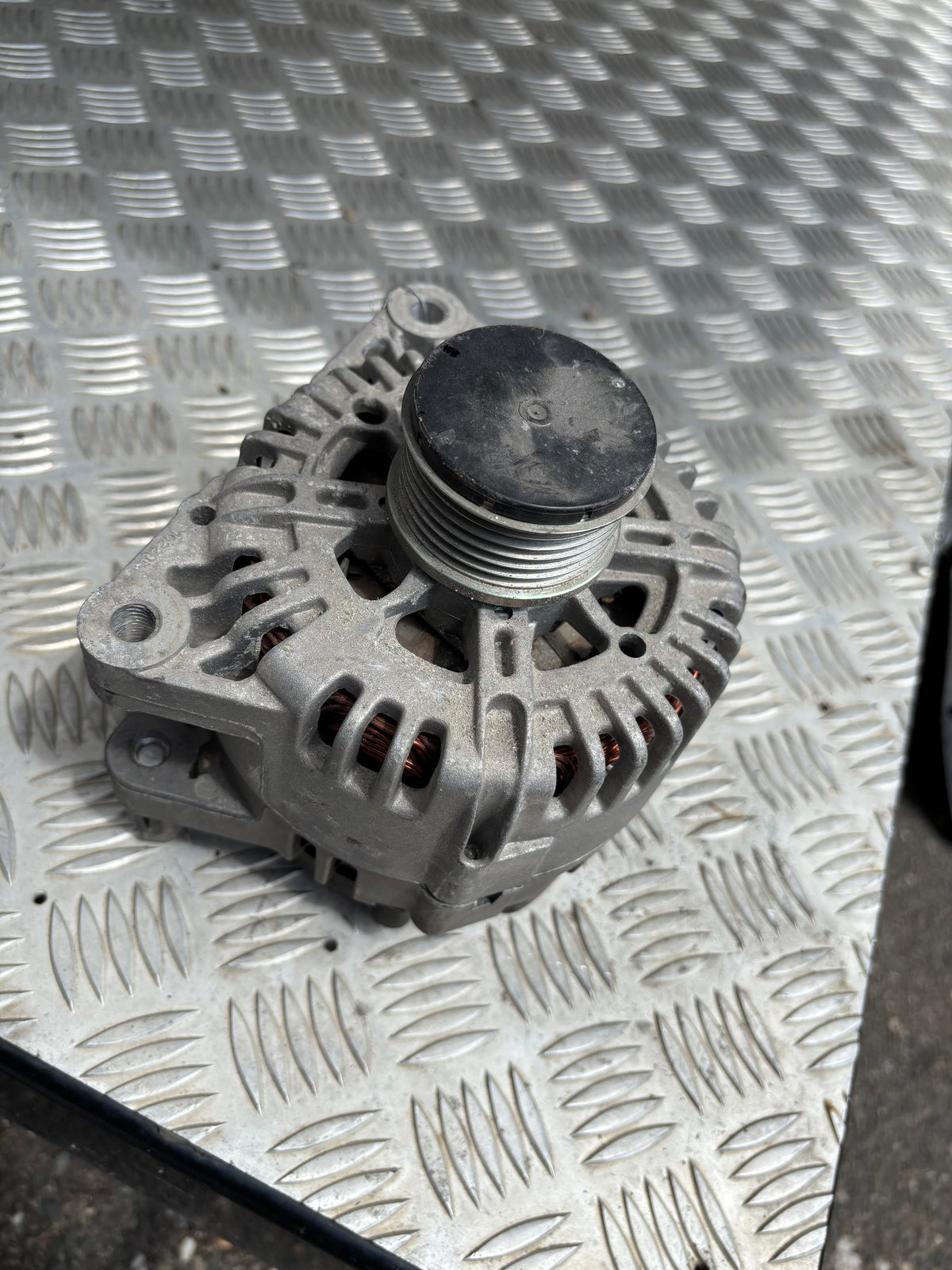 Alternateur Peugeot Citroën 9646321780 — photo 1
