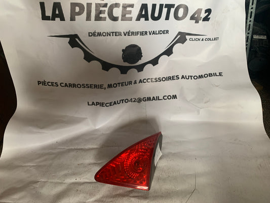 Feu arrière droit intérieur Peugeot 3008 1 phase 1 — photo 1