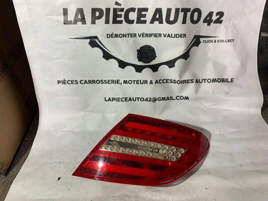 Feu arrière droit Mercedes classe C LED W204 — photo 1