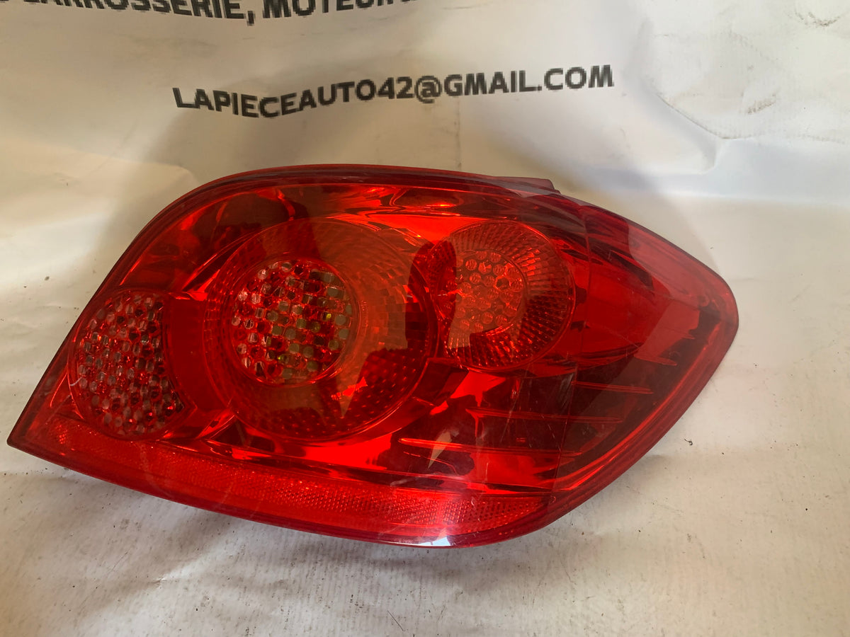 Feu arrière droit Peugeot 307 phase 2 — photo 2
