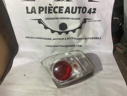Feu arrière droit Toyota Verso — photo 1