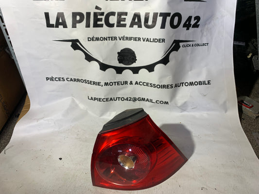 Feu arrière droit Volkswagen Golf 5 — photo 1