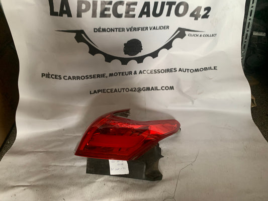 Feu arrière gauche extérieur, Peugeot 2008 1 phase 2 — photo 1