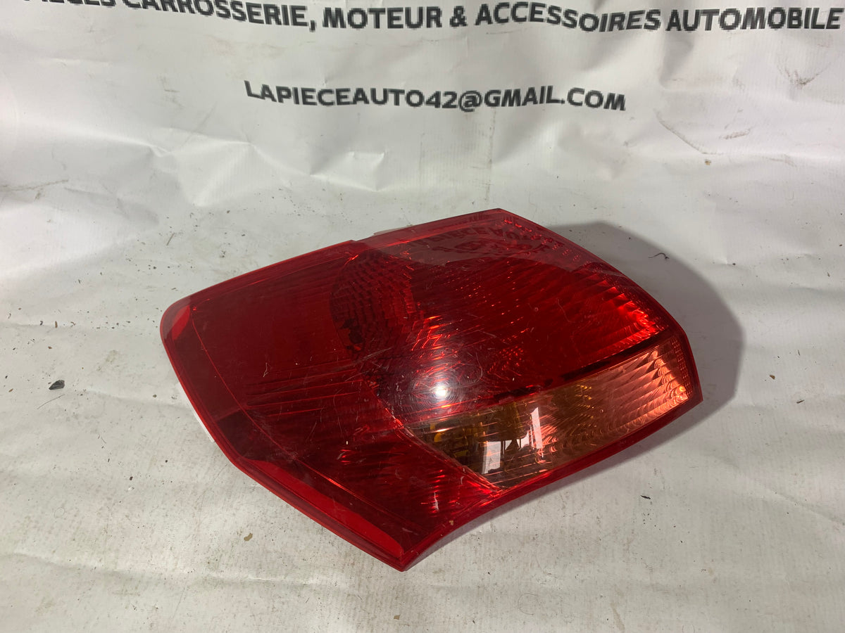 Feu arrière gauche Kia Venga — photo 2