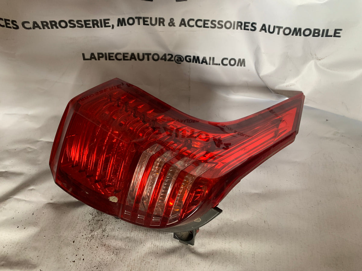 Feu arrière gauche Peugeot 5008 1 — photo 2