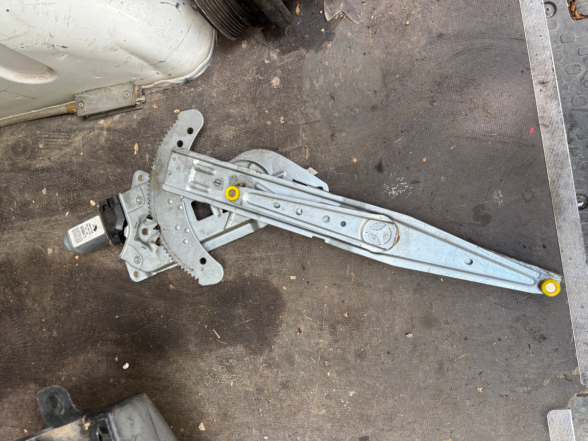 Lève vitre manuelle avant droit Renault Kangoo 1 — photo 1