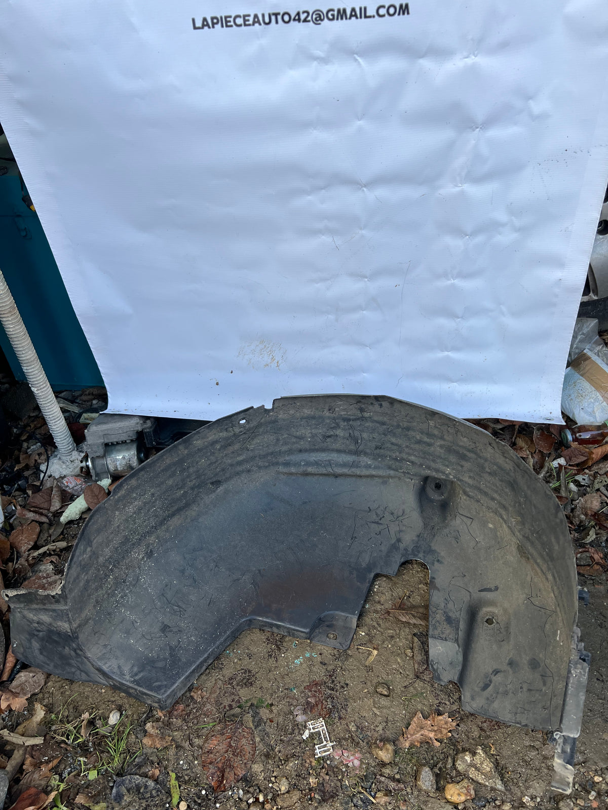 Pare boue arrière droit Peugeot 2008 — photo 2