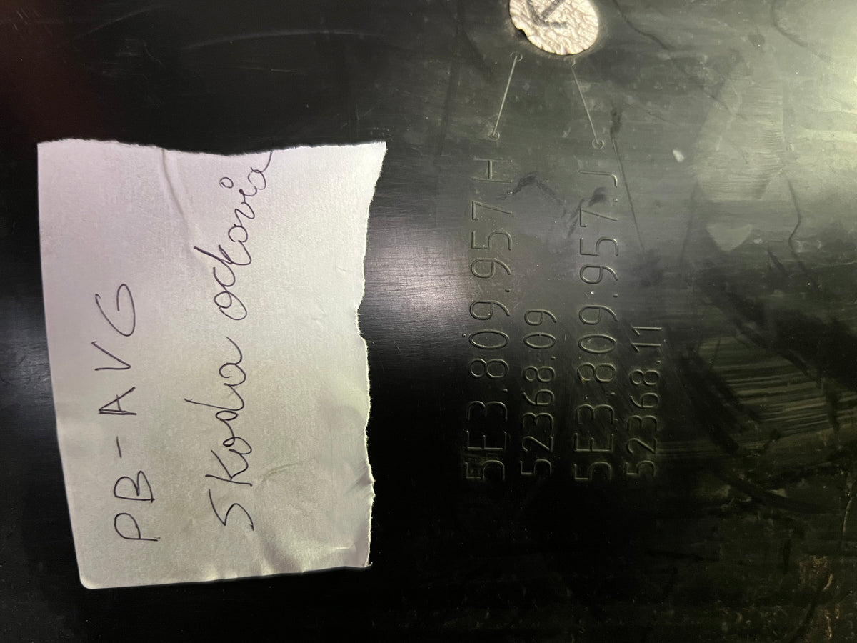 Pare boue avant gauche Skoda Octavia — photo 1