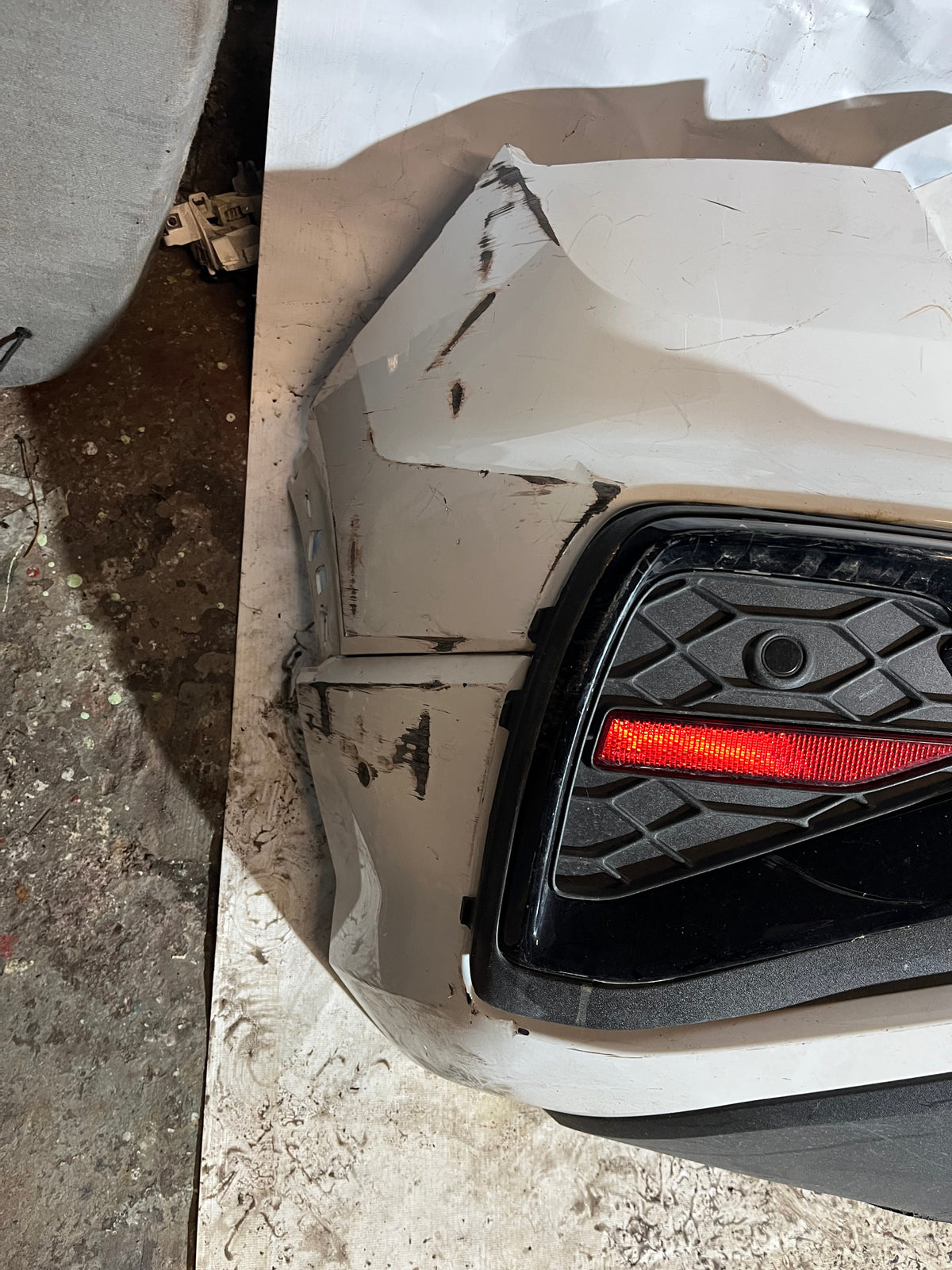 Pare-chocs arrière Audi Q2 blanc (81A) — photo 2