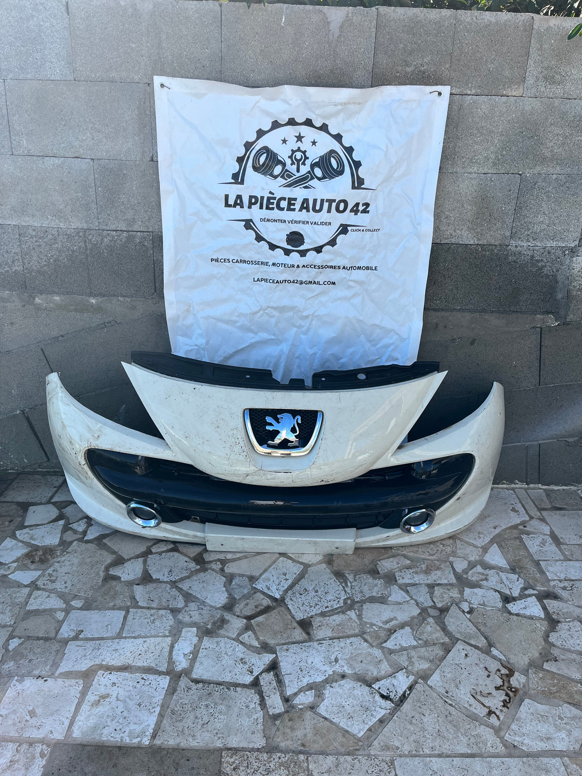 Pare-chocs AV blanc Peugeot 206+ — photo 1