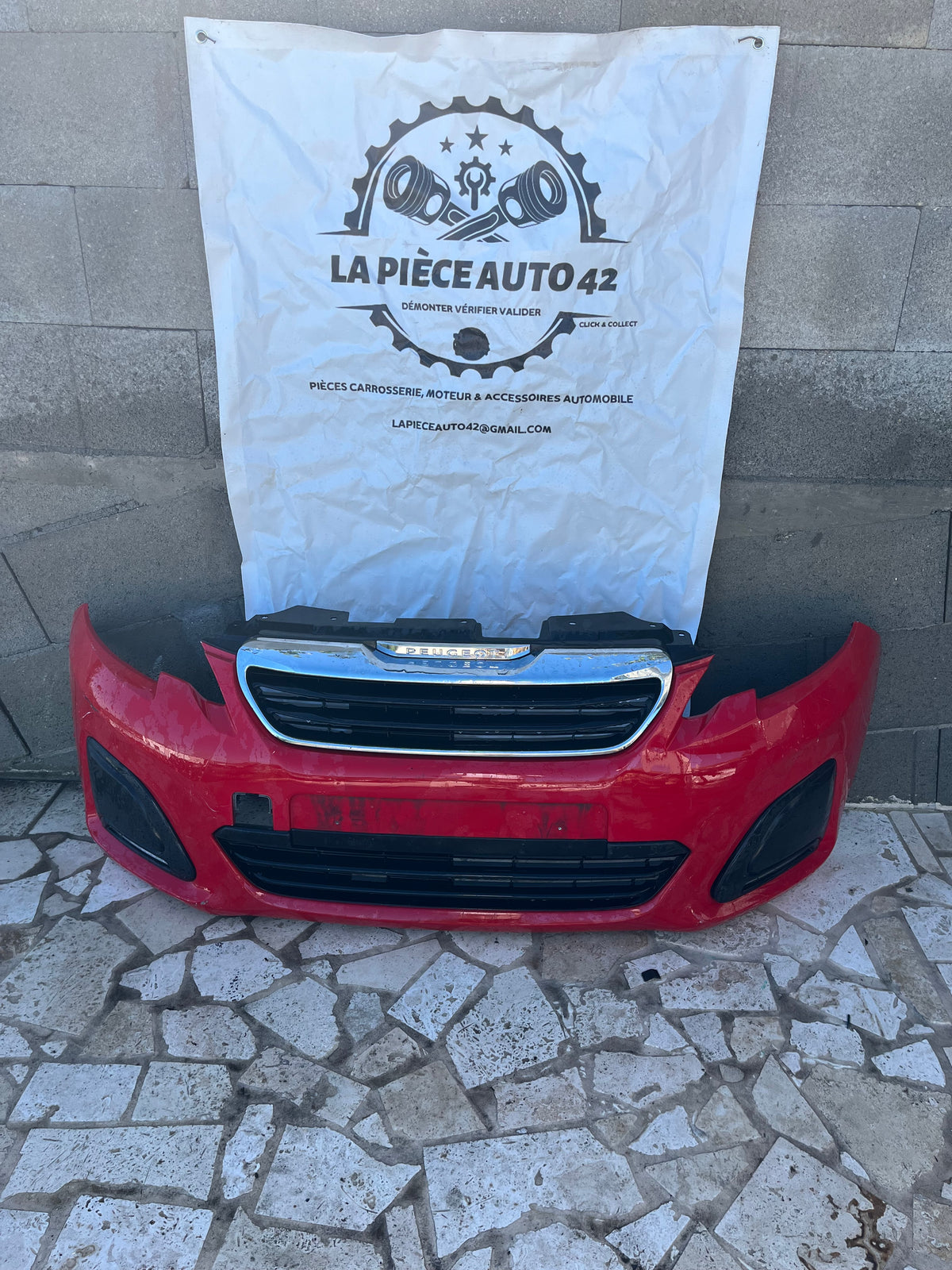 Pare-chocs AV rouge 52119-0H150 Peugeot 108 — photo 1