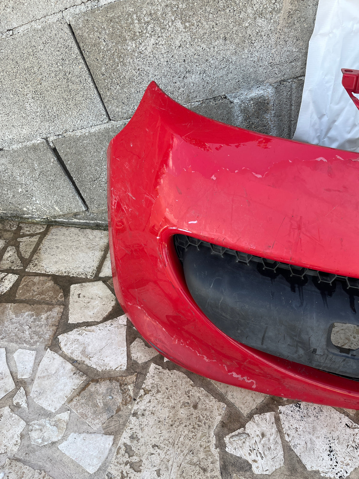 Pare-chocs AV rouge 521190H050 Peugeot 107 Phase 1 — photo 2