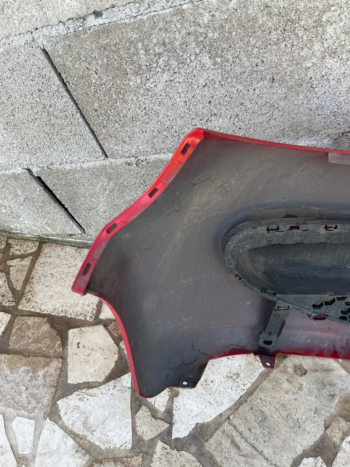 Pare-chocs AV rouge 521190H050 Peugeot 107 Phase 1 — photo 5