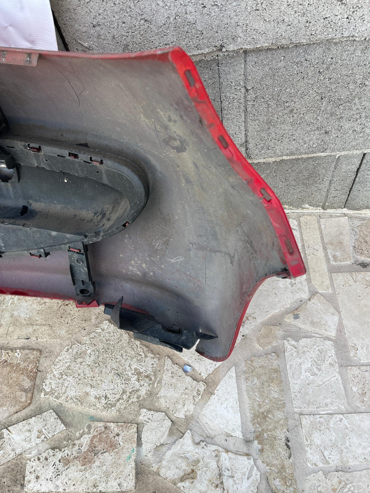 Pare-chocs AV rouge 521190H050 Peugeot 107 Phase 1 — photo 6