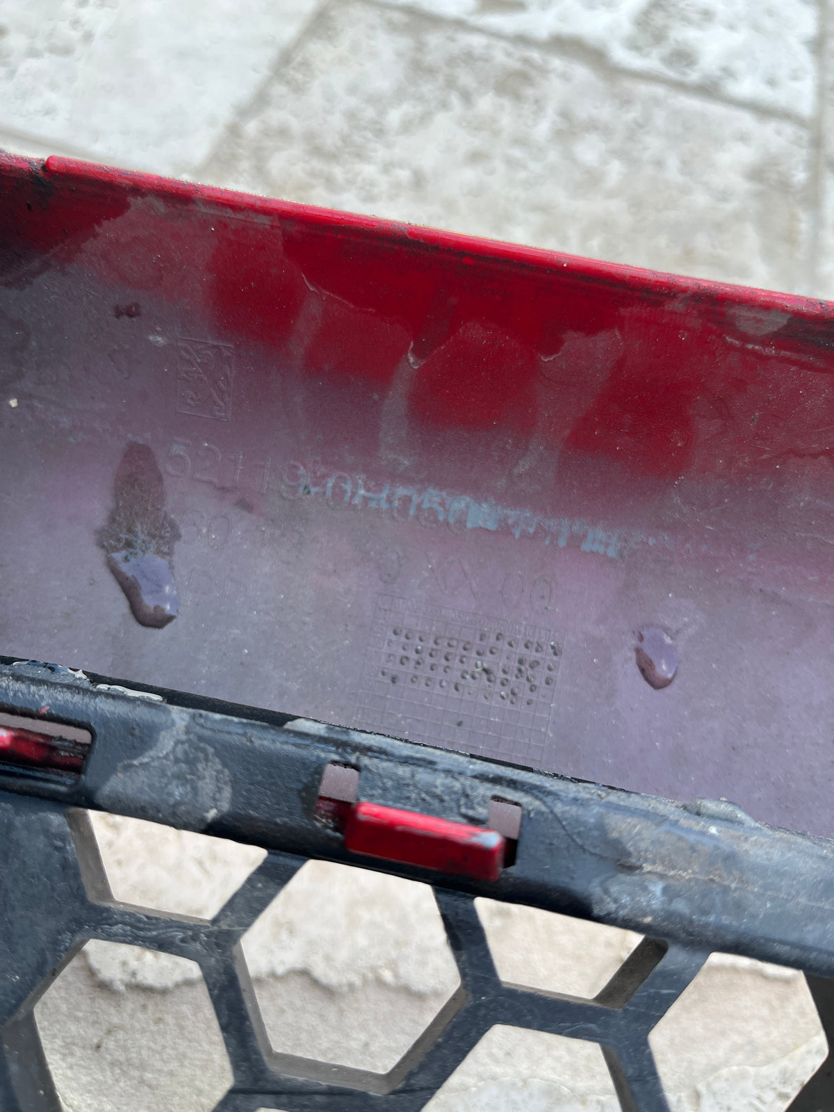 Pare-chocs AV rouge 521190H050 Peugeot 107 Phase 1 — photo 7