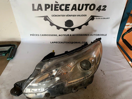 Phare avant gauche Peugeot 2008 1 phase 1 Fond gris — photo 1