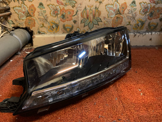 Phare avant gauche Skoda Fabia — photo 1