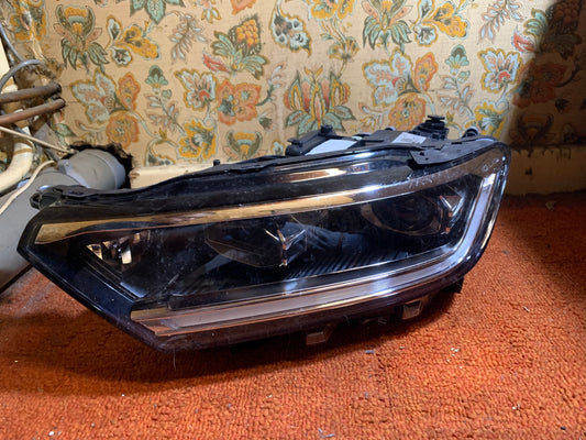 Phare avant gauche Volkswagen T ROC (2G) — photo 1